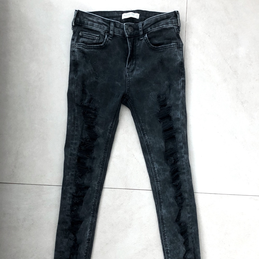RIPPED SKINNY JEANS